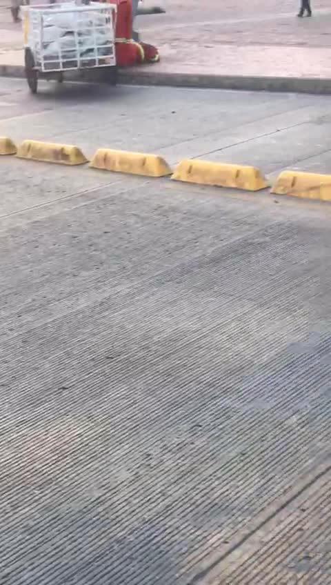 Trabajador de aseo resulta herido tras ser impactado por bus de Transcaribe