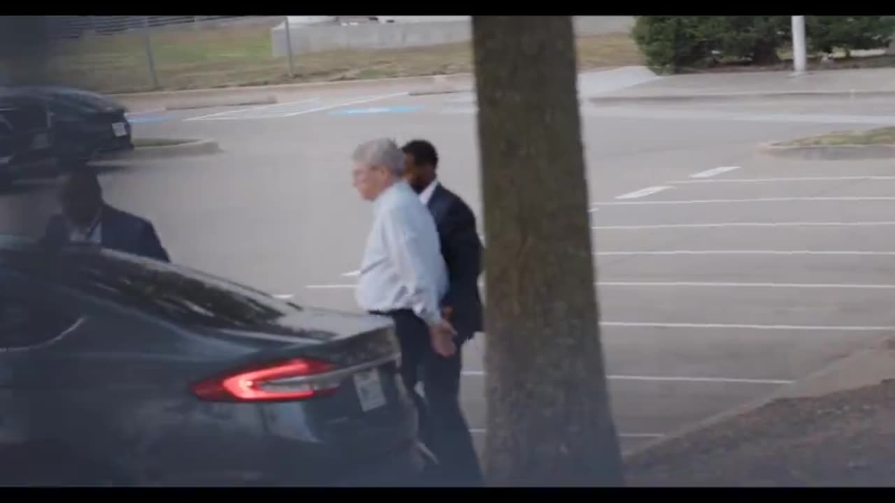 Biden's FBI perp walks conservative journalist in handcuffs after he covered Jan 6