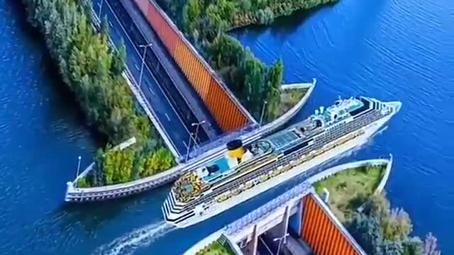 🇳🇱 🚤The Netherlands, the beautiful Volumir Aqueduct Bridge