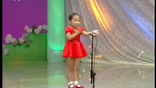 Cute Japanese Girl Singing Song. Funny expressions that will make you laugh alot.