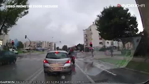 U Splitu prošao kroz crveno