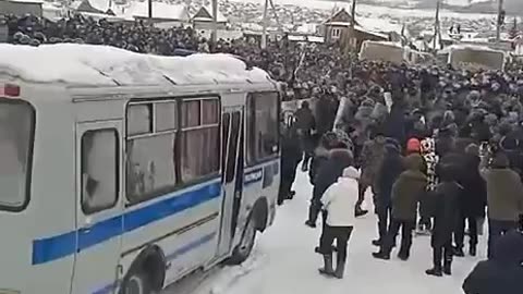 Protesters Battle Russian Riot Police