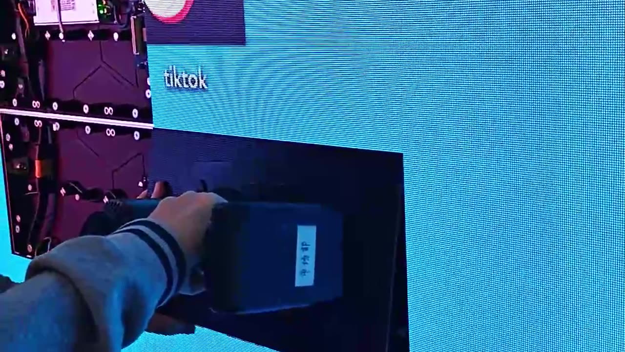 How to replace and install Indoor LED display module?