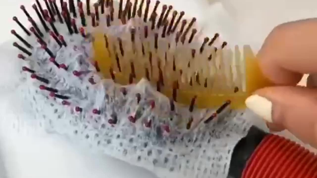 Lifehack How to remove hairs from a brush