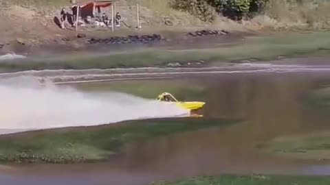 Speedboat racing is crazy