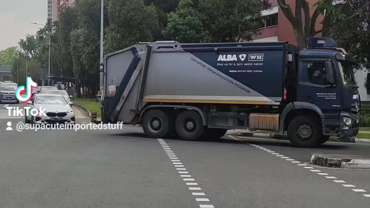 Singapore Garbage Truck!