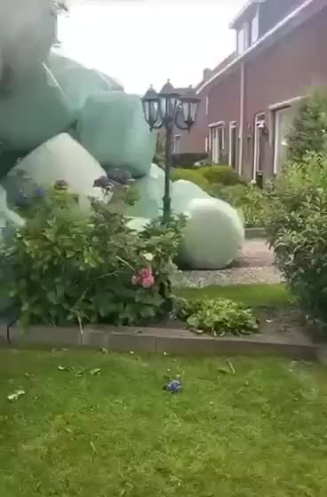 Officer that fired on 16yr old boy