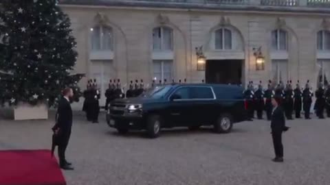 2.0 MACRON GREETS THE KING OF THE WORLD. GOLD TIE TRUMP.