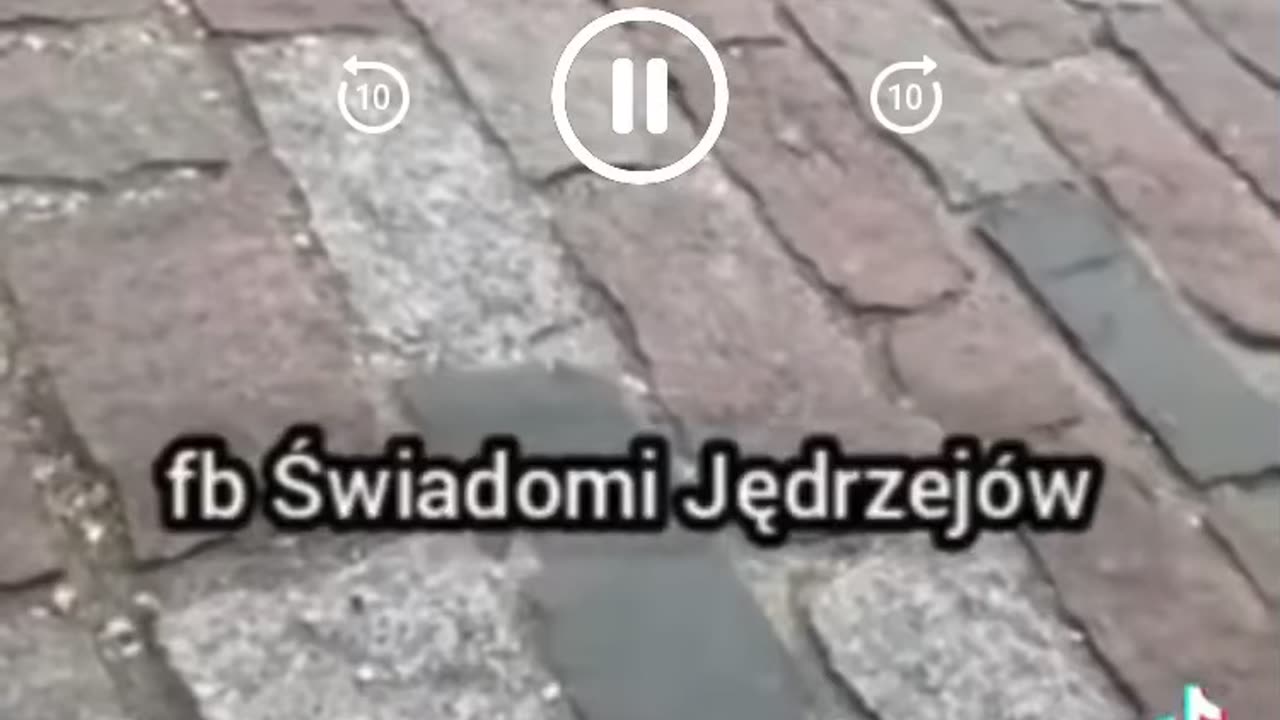 In polish 🇵🇱: 5 G towers controlling chipped by vaccines 💉? ,chemtrials,birth certificates