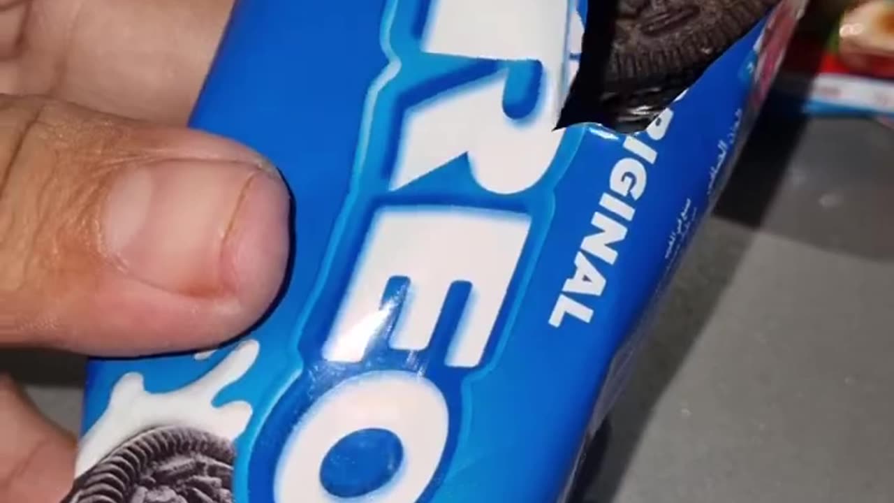 Oreo_Kinder Chocolate Bar_ASMR