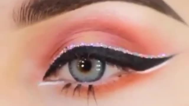 Eyeliner SS Elegant look