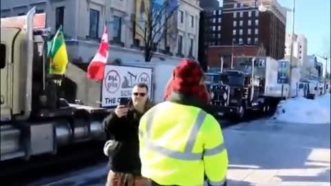 1,000 Trucks Arrive in Ottawa As Trudeau Self-Isolates - How Convenient