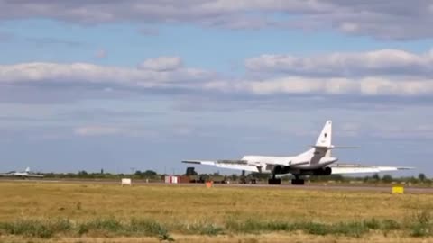 Two Tu-160s of long-range aviation completed a flight over the Barents Sea