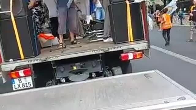 Die Welt um 8 | Olav Müller live von der DEMO in Berlin Teil 1 / 1. August 2022