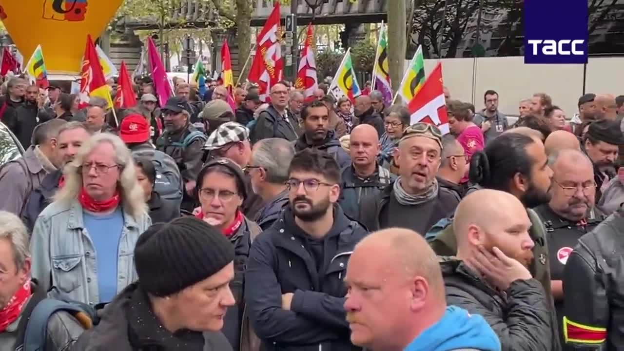 Χαμός στους δρόμους του Παρισιού 4