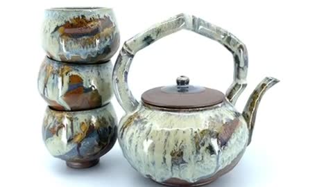 Teapot with tea cups