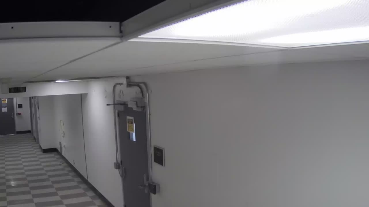 6179RHOBG1G106BLobbyEntry_2021-01-06_00h40min01s457ms.mp4