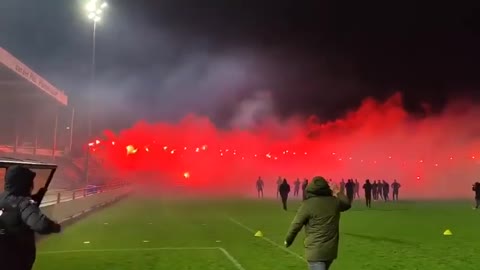 Amateur voetbalfans TEGEN de MAATREGELEN