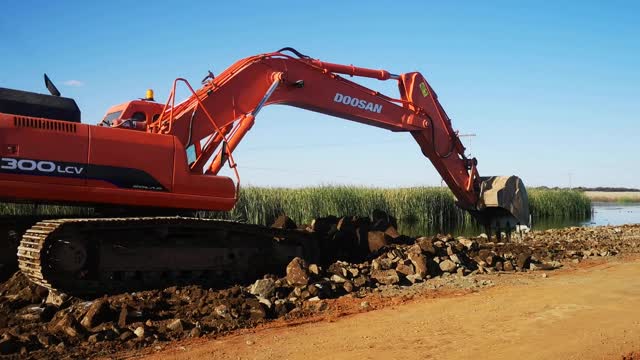 Construction of a temporary road on the R31 just outside of Kimberley is still underway