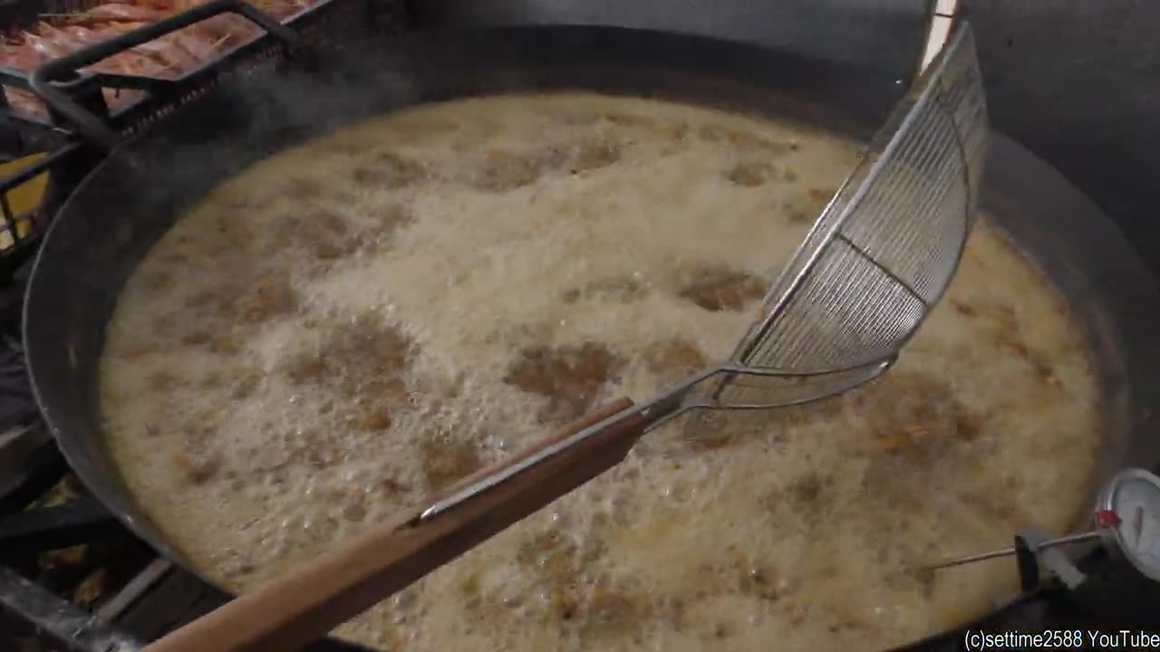 Italy Street Food. Huge Pans of Fried Fish & Seafood, Italian Pasta & more