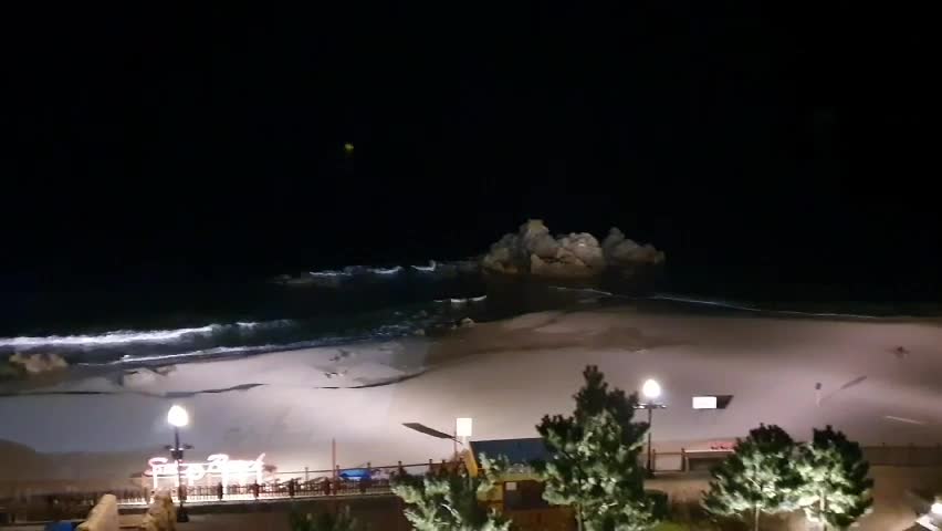 The night view, the sound of the waves is good