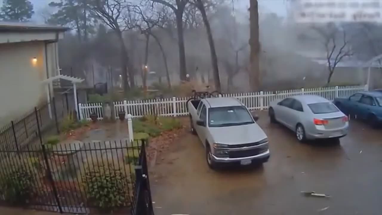 THUNDER STORM-Scary lightning at close range!