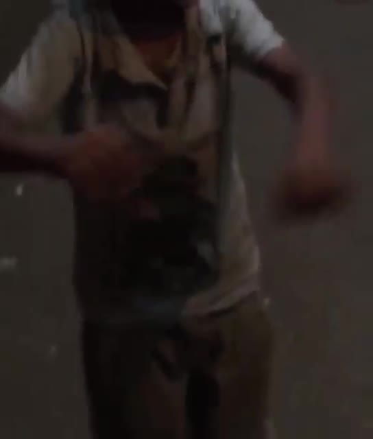 A child who dances in a great comic way😂😱😂