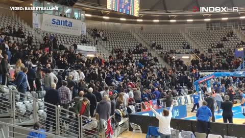 Naguravanje navijača s policijom uoči utakmice KK Zadar - KK Petrol Olimpija