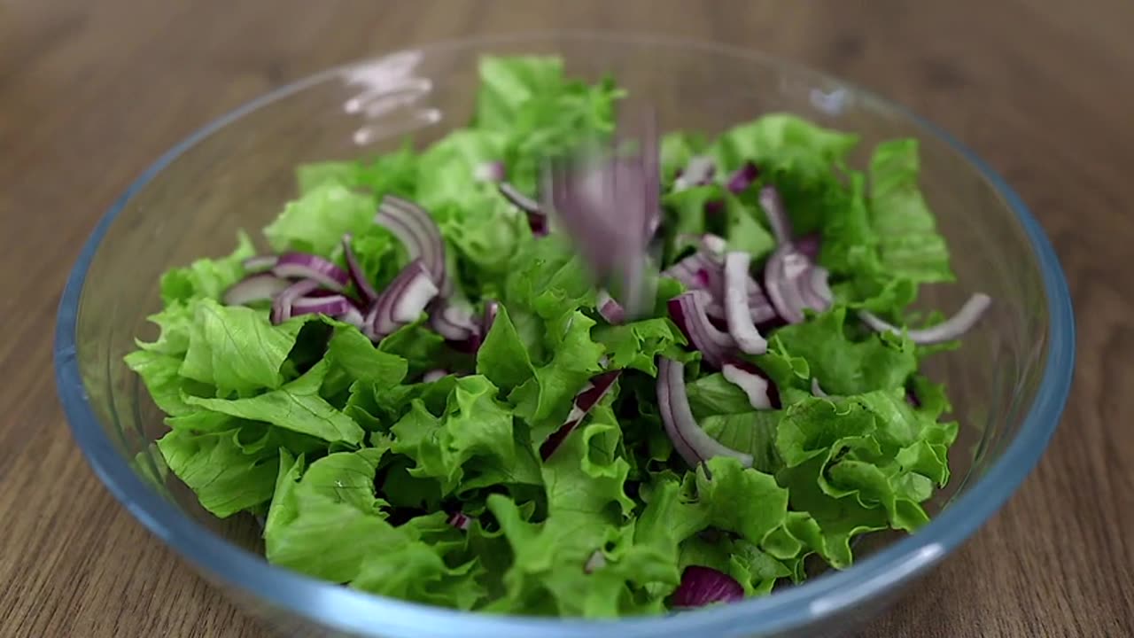 The most delicious Greek salad! Very simple, fast and useful!