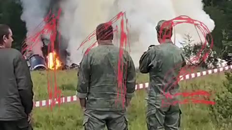 Trümmer des zerstörten Flugzeugs mit Prigoschin und Utkin