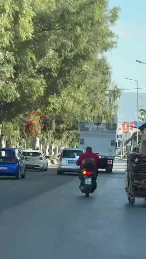 ΚΑΝΑΛΑΡΧΗΣ ΒΡΥΩΝΗΣ ΜΕΤΑΜΦΙΕΣΜΕΝΟΣ ΚΛΟΣΑΡ ΔΙΑΦΕΥΓΕΙ ΤΗΣ ΣΥΛΛΗΨΗΣ