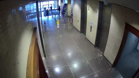 8003FCOB01ElevatorLobby_2021-01-06_13h00min00s957ms.mp4