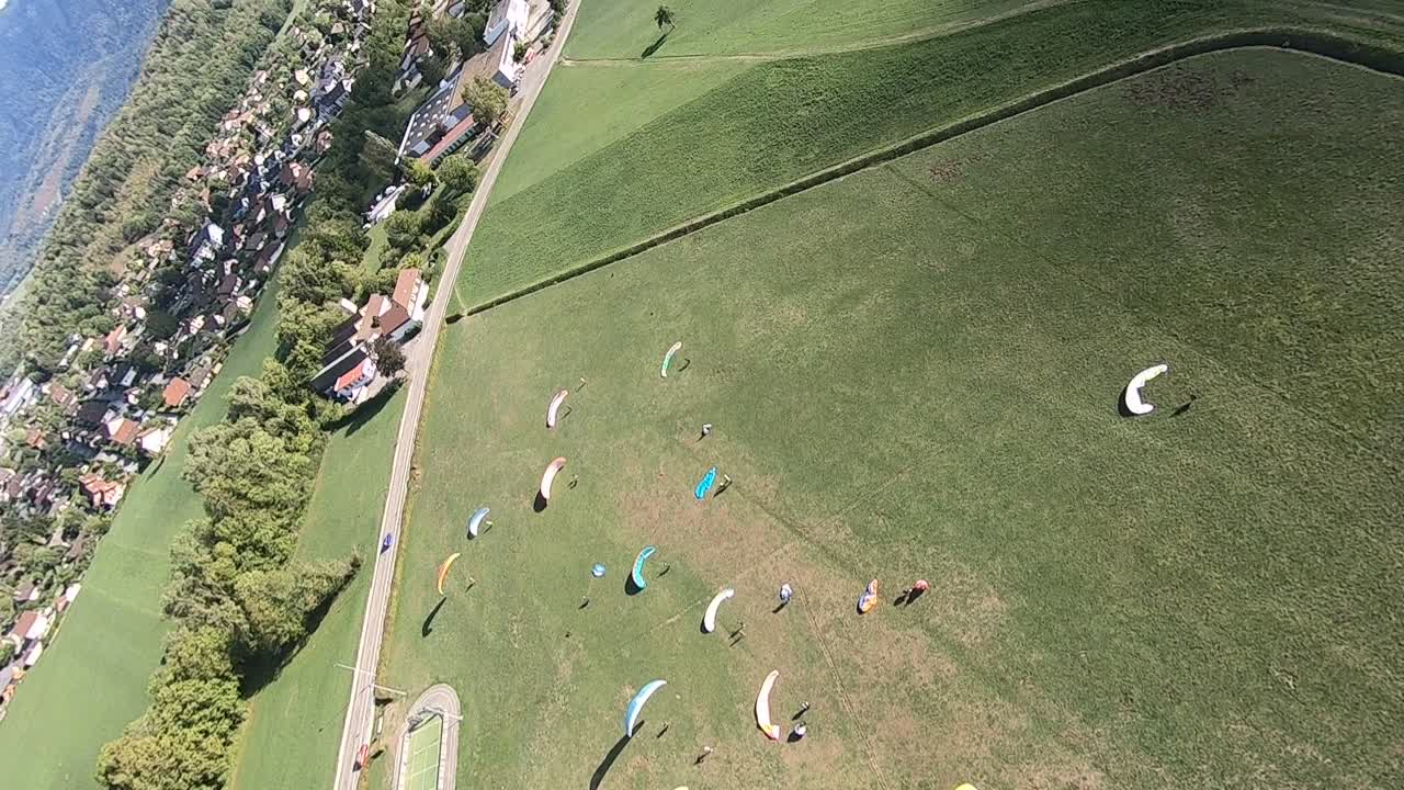 Tour du petit lac d'Annecy Aspirer par un nuage descente 360 5 BRUTE