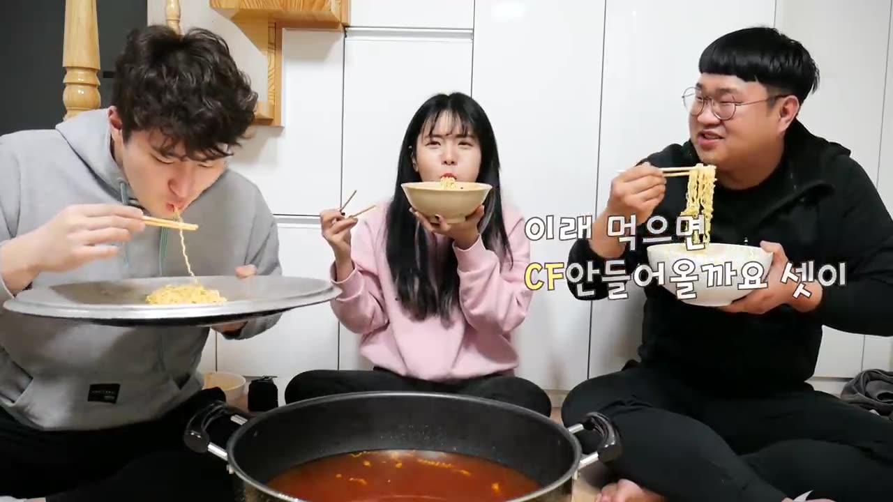 I was hungry, so I cook it. MUKBANG Korean ramen [MBROed 30 pieces of ramen and ate & Kwon Hoe-hoon]