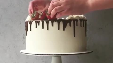 Strawberry Choclate drip cake