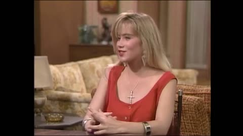 How Kelly Bundy plays poker (Married With Children)