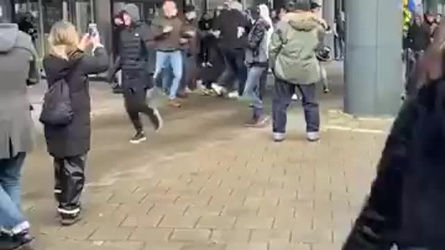 Amsterdam lockdown protesters send undercover police agitators packing.