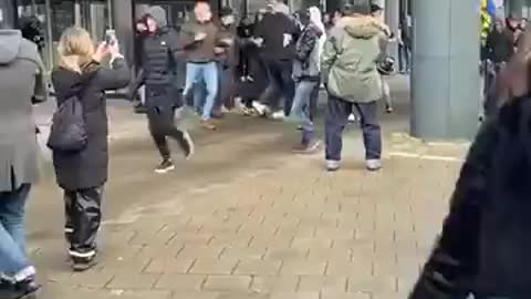 Amsterdam lockdown protesters send undercover police agitators packing.