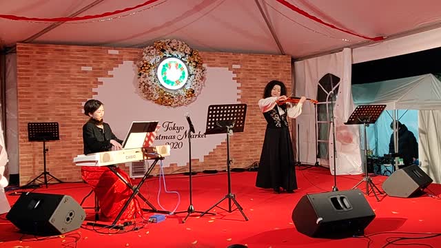 Live Japanese Violinist & Pianist at Tokyo Christmas Market 2020