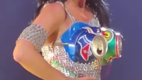 Katy Perry Goes Viral For Mid_Concert Eye- Glitch (USA Today)