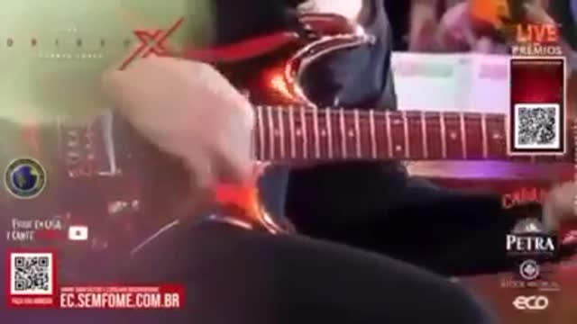 Brasilian musician embarrassed with solo in guitar