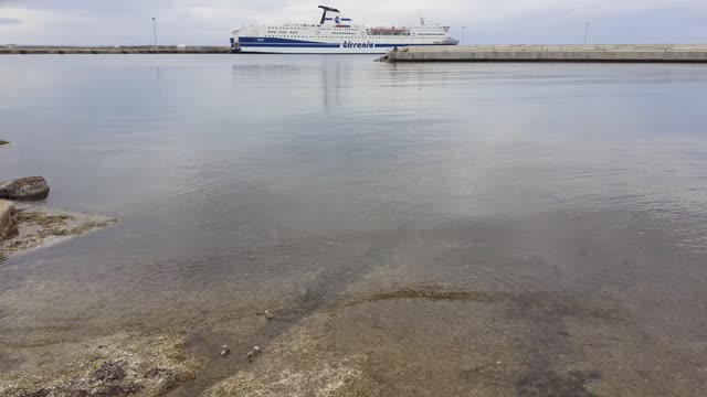 Motion of the sea from a platform - Waves sound part 2