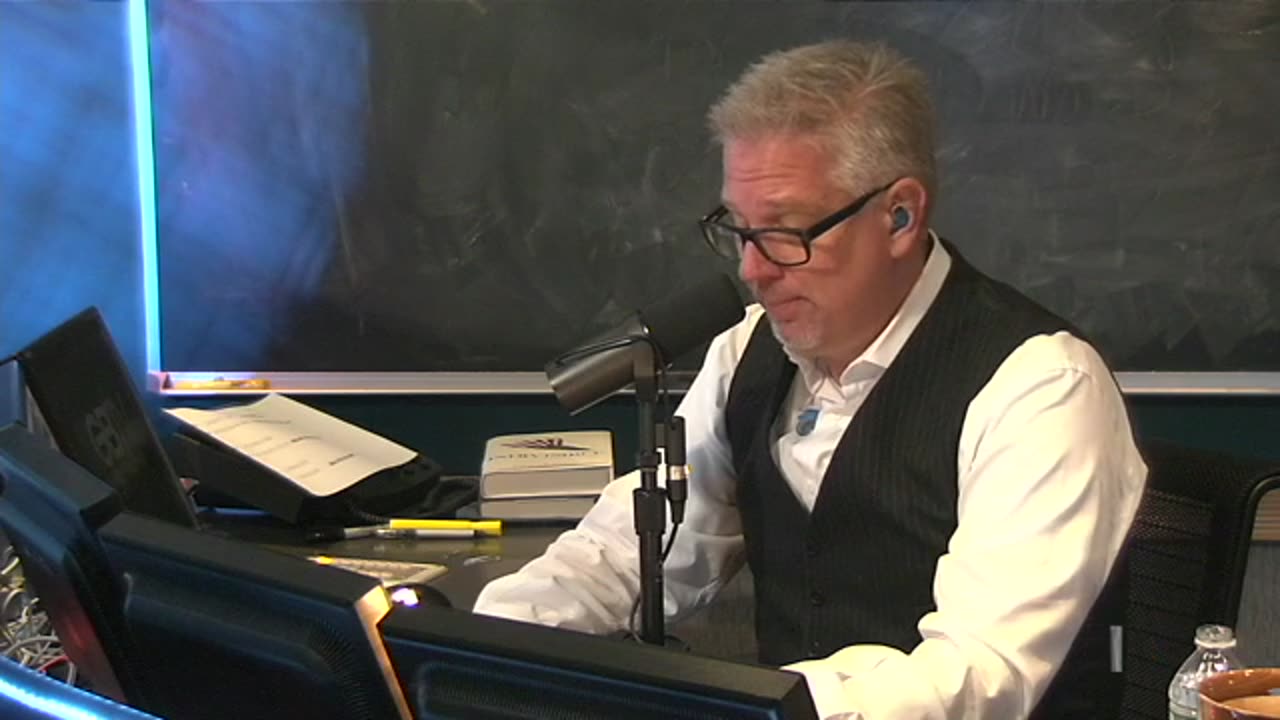 2012, School folds on forced Obama poem (6.59, 7)