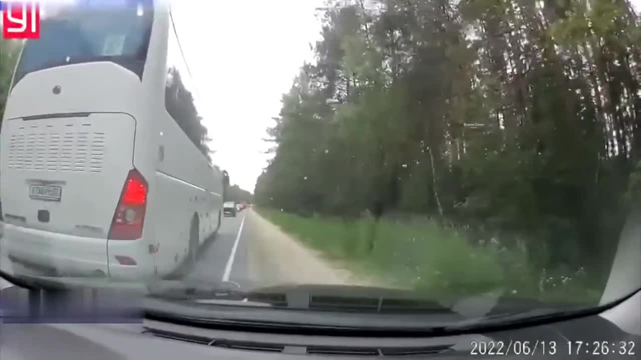 Instant Karma for cheeky driver