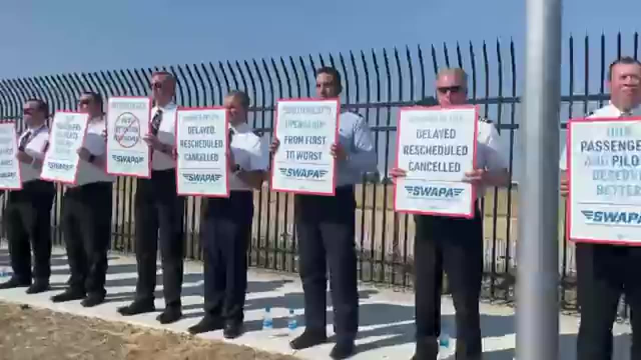 Dallas Love Field Over 1,000 Southwest Airlines pilots picket against treatment by airline