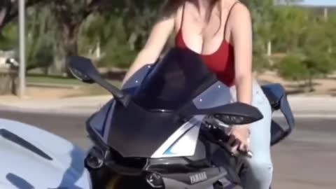 Girls Riding Superbike.Yammaha R6