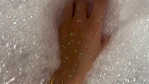 Eye Pleasing footage taken with bathing foam