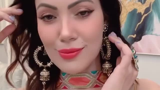 Can you guess who is she ? 😍