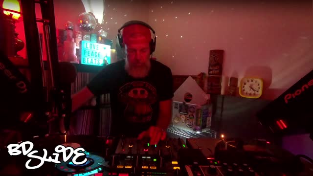 BD Slide - Vibrational Healing Through Pounding Bass - Live 8/30/22 - House Music DJ - Vinyl