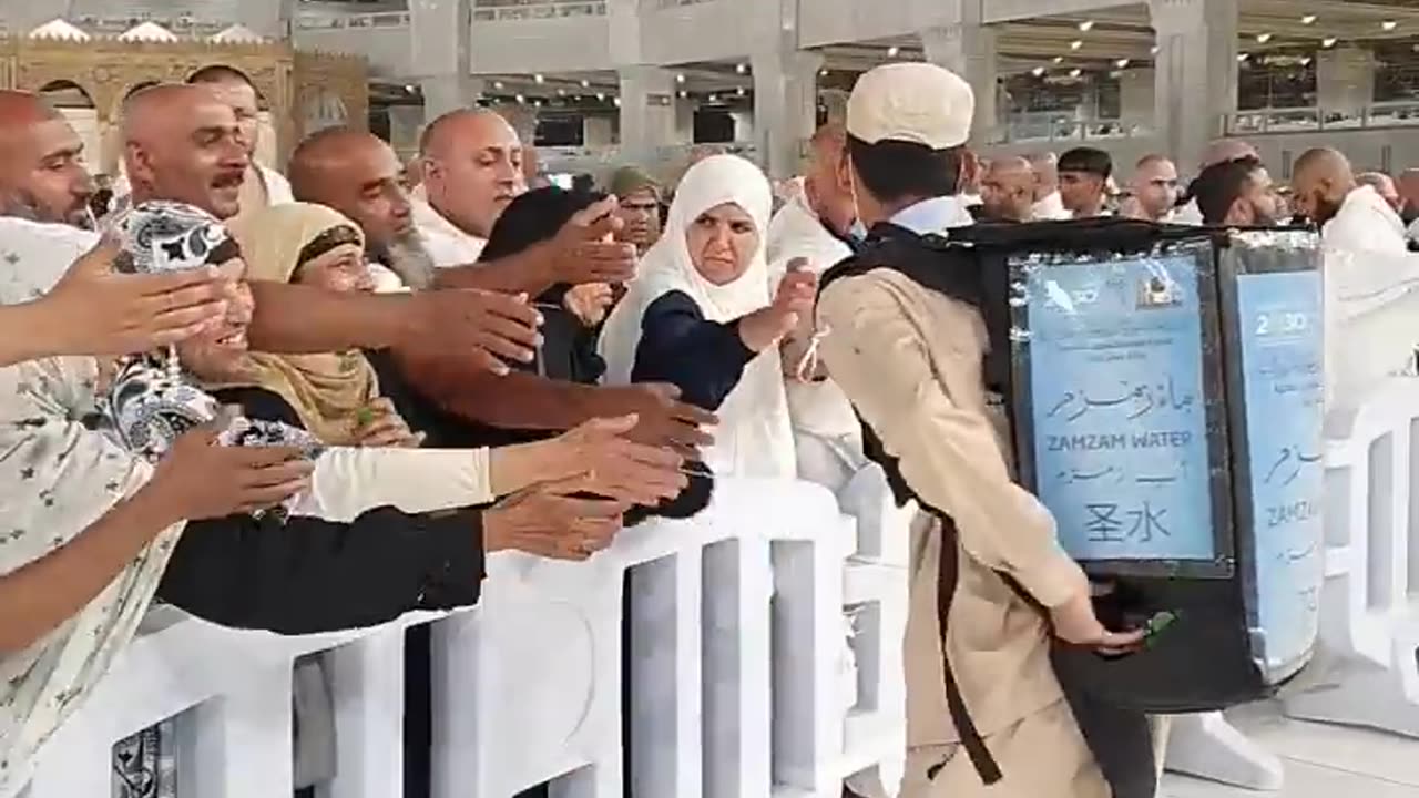 Distributing water in Makkah